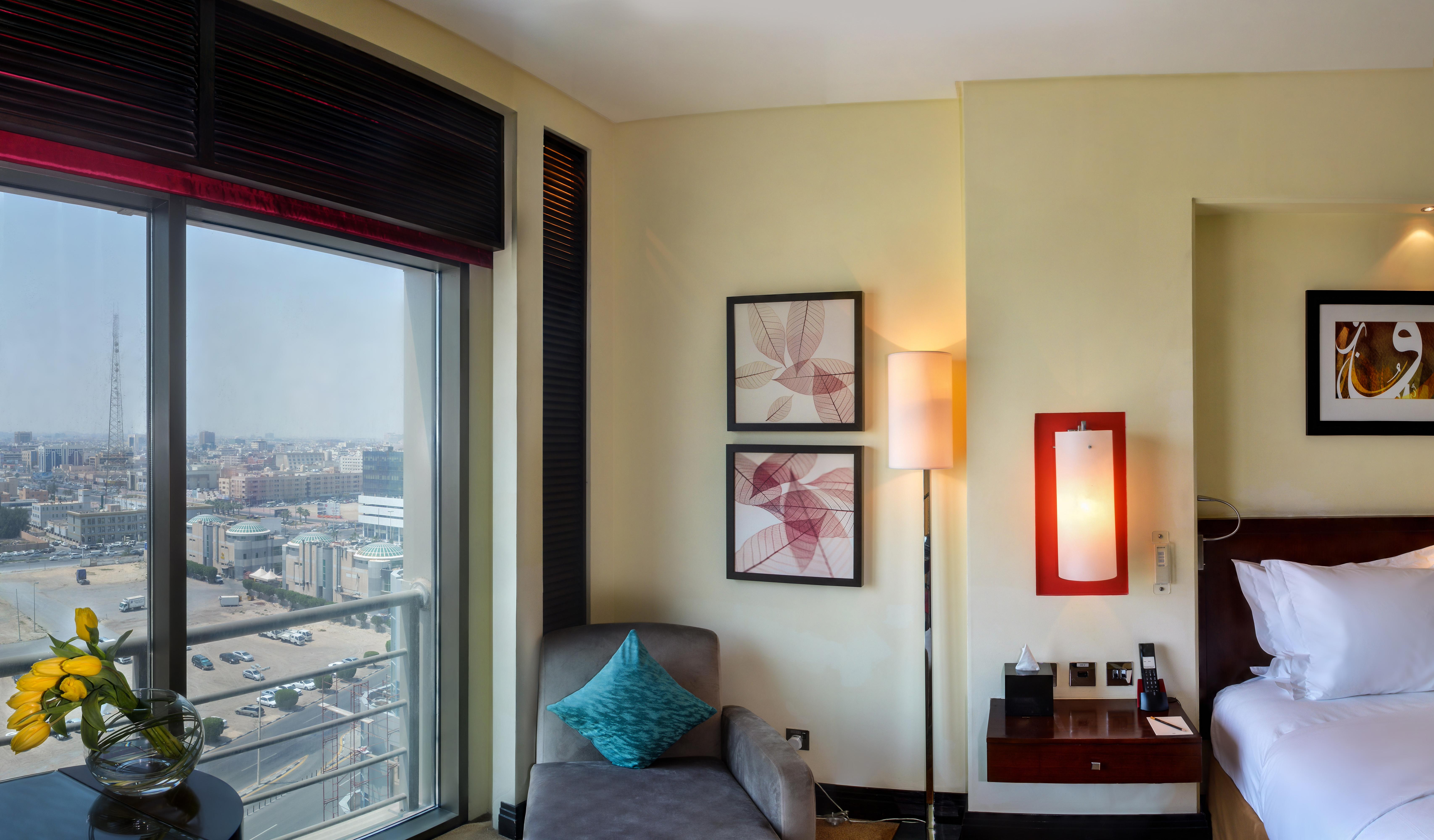 ホテル ソフィテル アル コバール ザ コーニッシュ アル・コバール エクステリア 写真 A room at the hotel