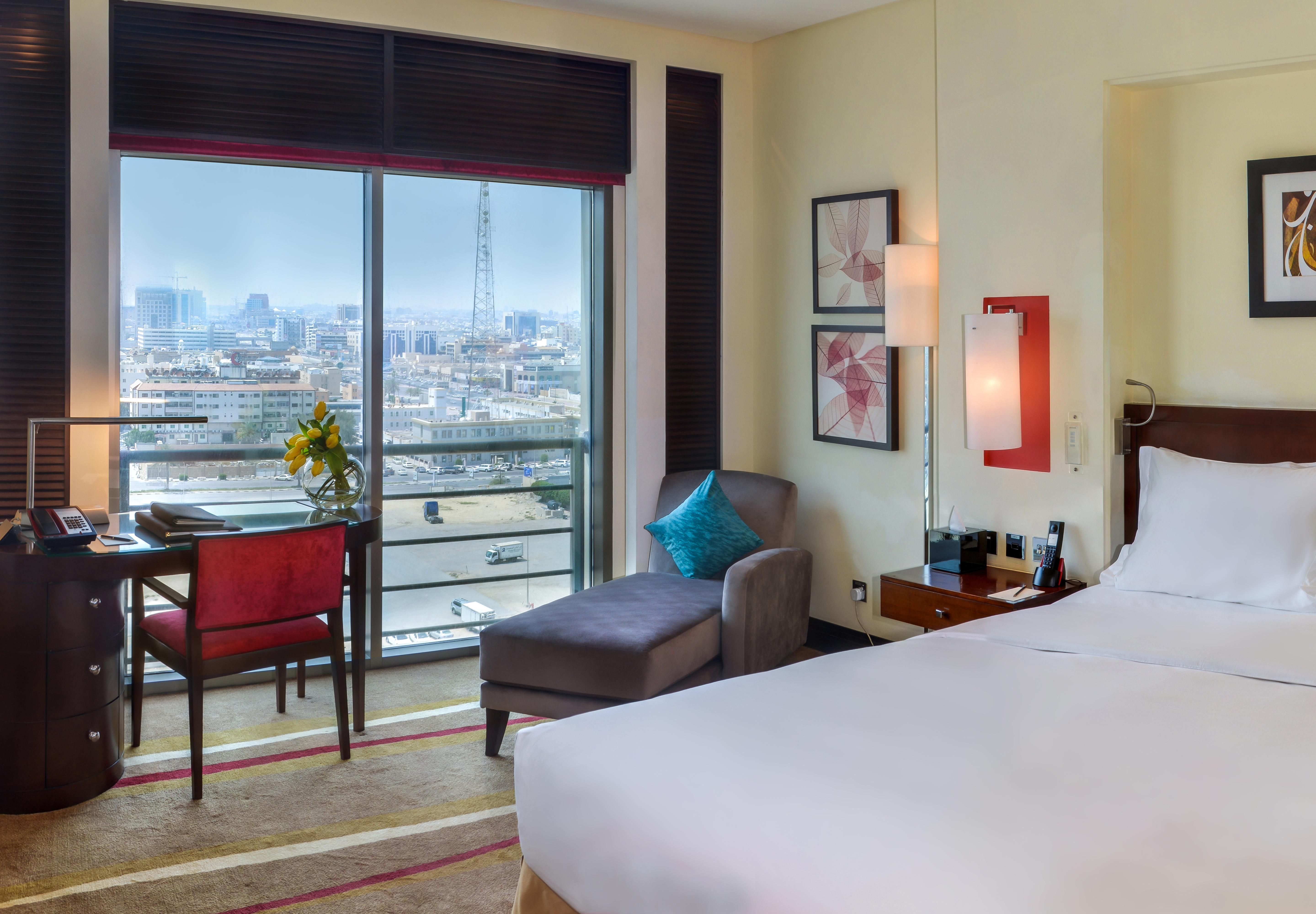 ホテル ソフィテル アル コバール ザ コーニッシュ アル・コバール エクステリア 写真 A room at the hotel