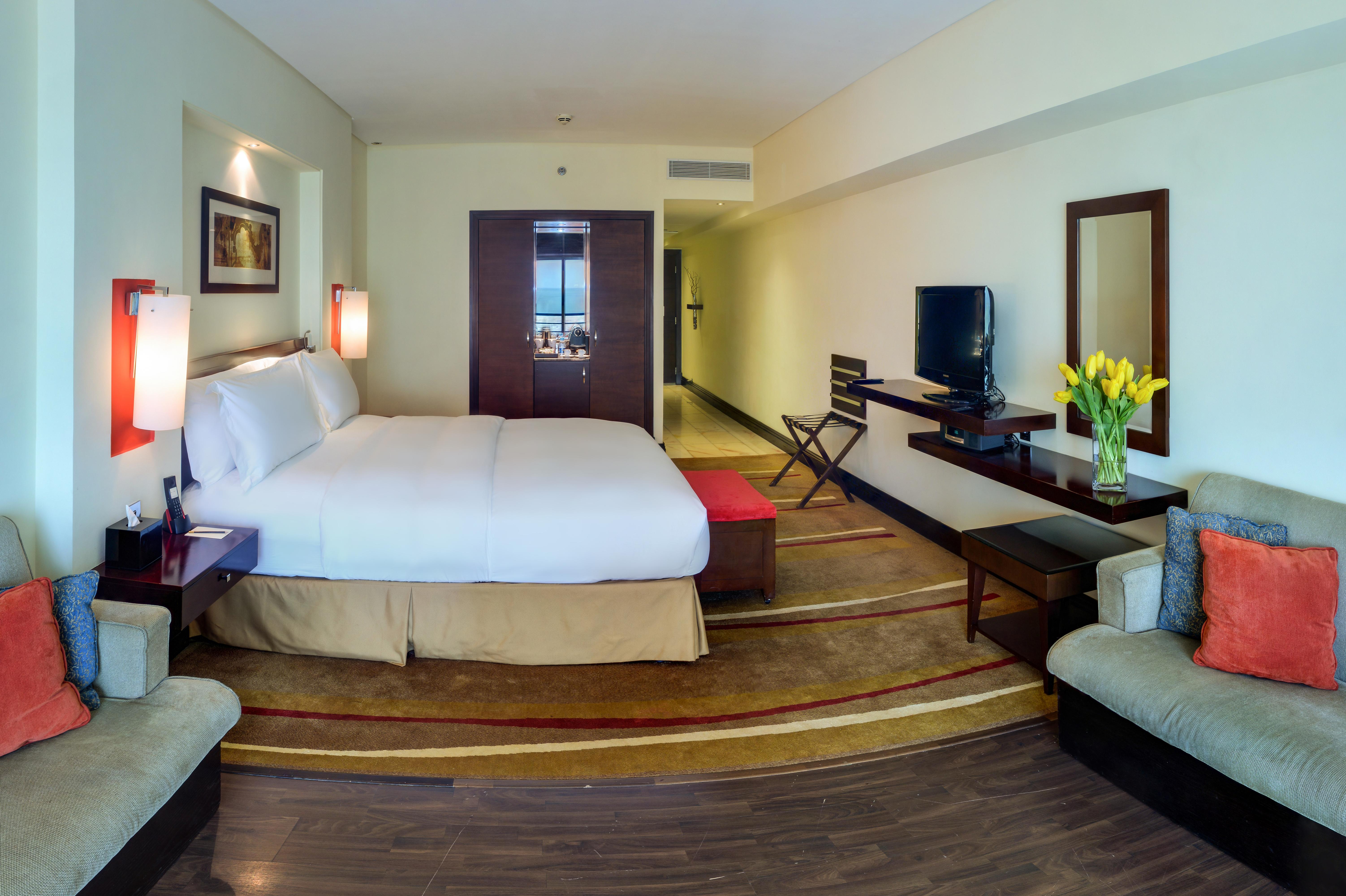 ホテル ソフィテル アル コバール ザ コーニッシュ アル・コバール エクステリア 写真 A room at the hotel