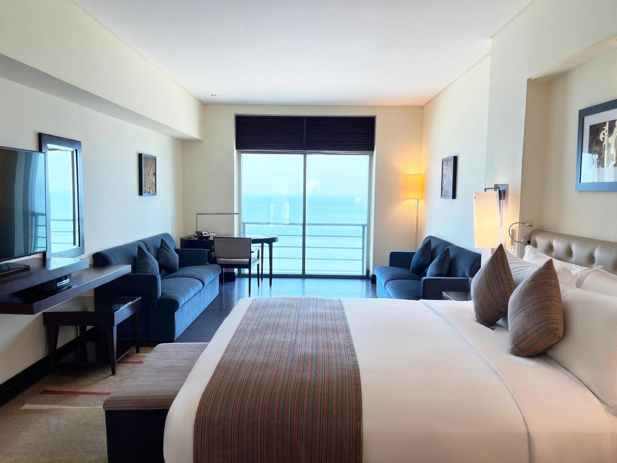 ホテル ソフィテル アル コバール ザ コーニッシュ アル・コバール エクステリア 写真 A room at the hotel