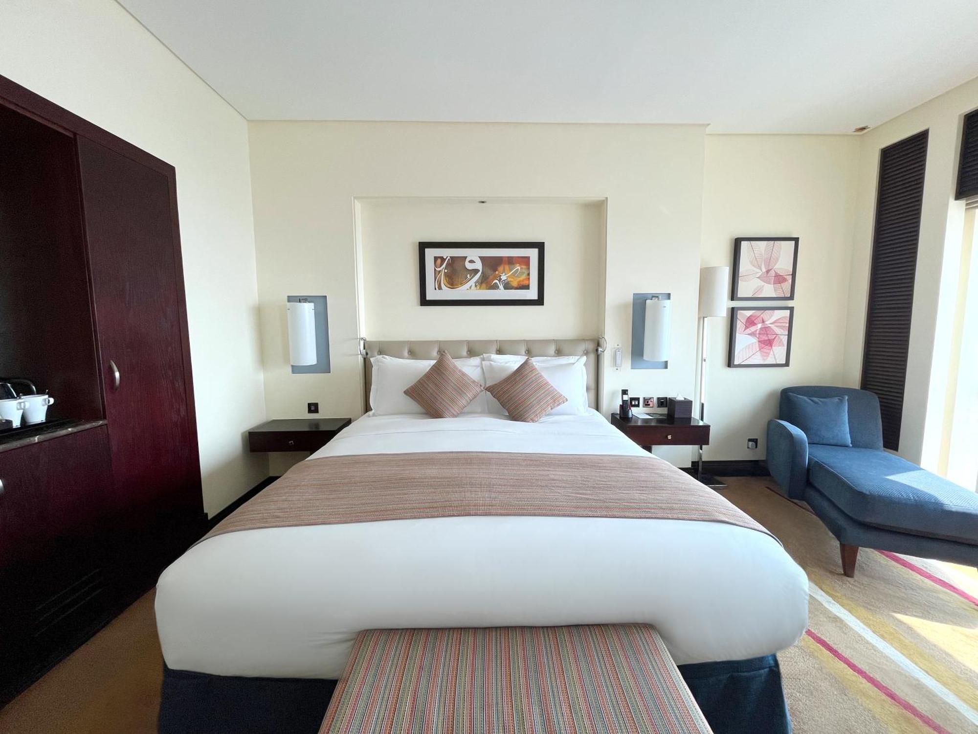 ホテル ソフィテル アル コバール ザ コーニッシュ アル・コバール エクステリア 写真 A bedroom at the hotel