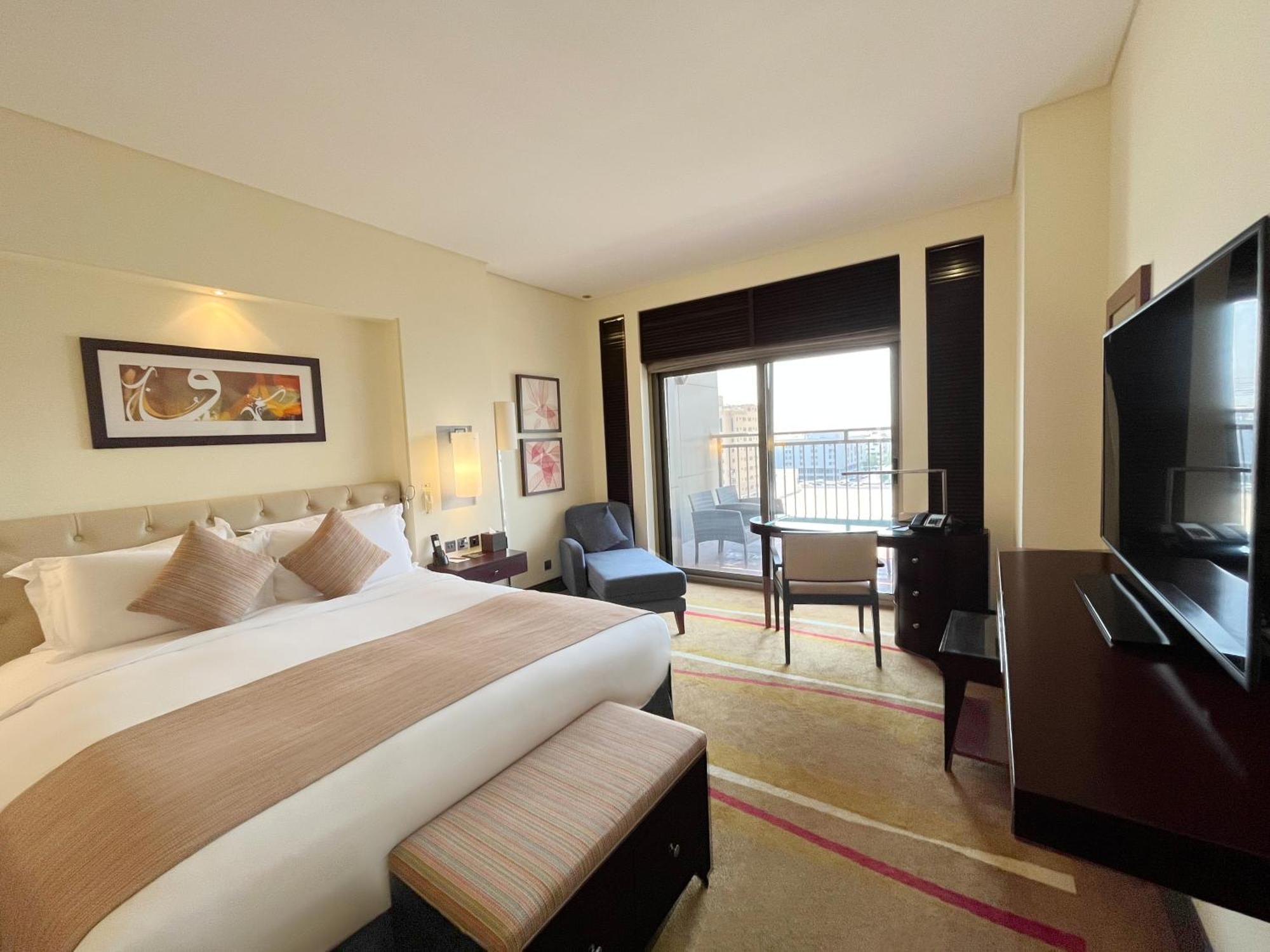 ホテル ソフィテル アル コバール ザ コーニッシュ アル・コバール エクステリア 写真 A room at the hotel