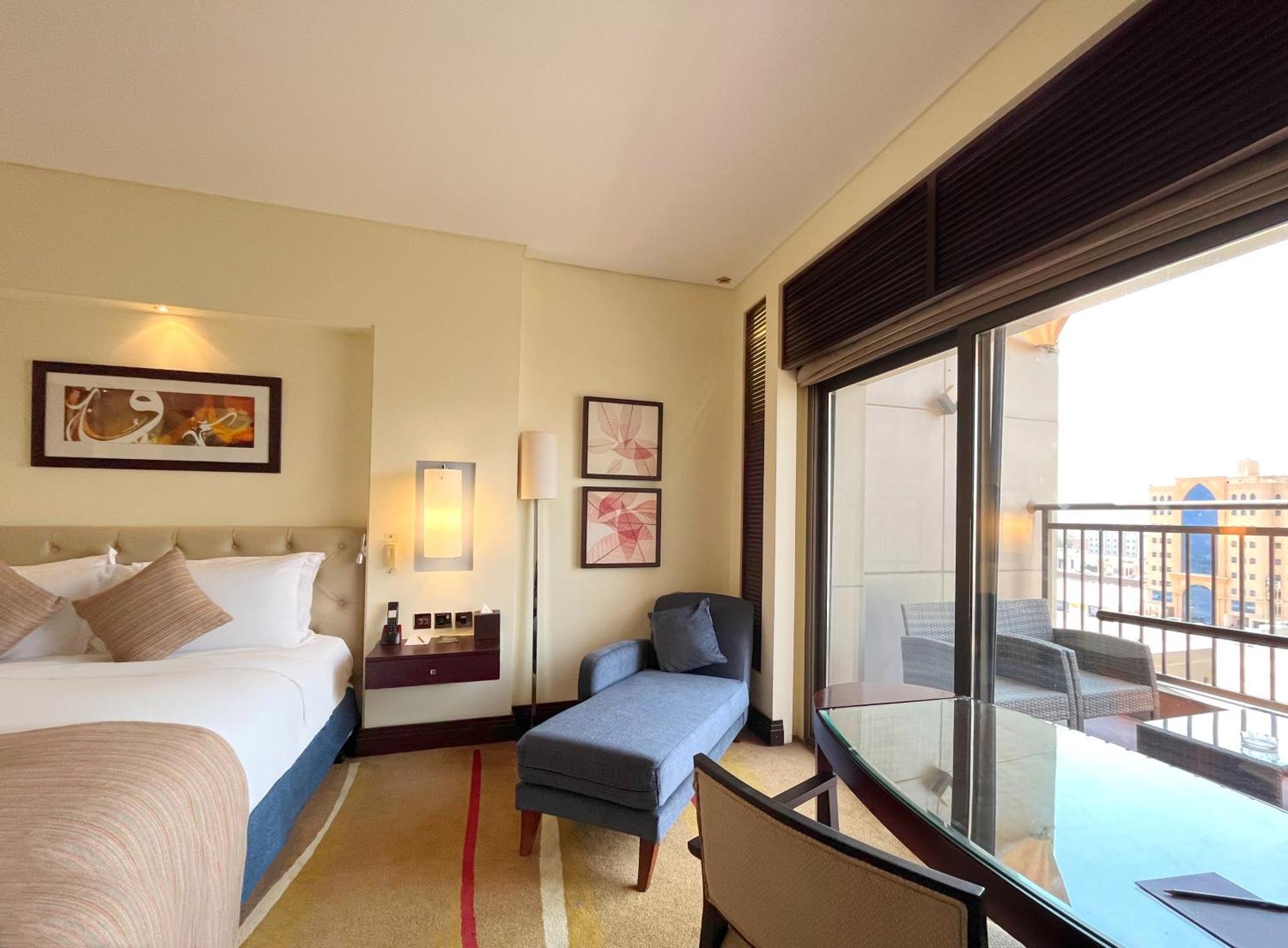 ホテル ソフィテル アル コバール ザ コーニッシュ アル・コバール エクステリア 写真 A room at the Taj Bengal