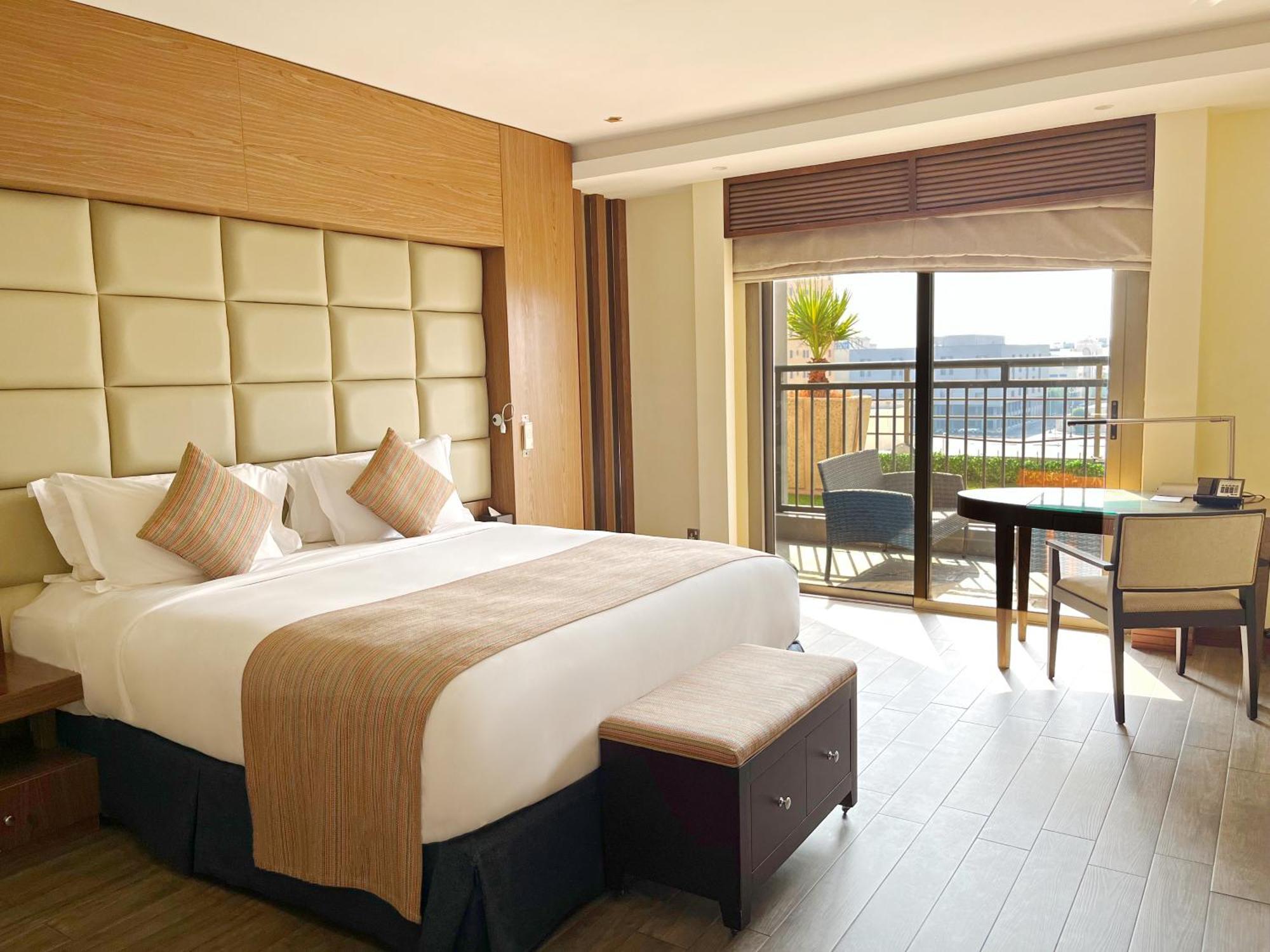 ホテル ソフィテル アル コバール ザ コーニッシュ アル・コバール エクステリア 写真 A room at the hotel