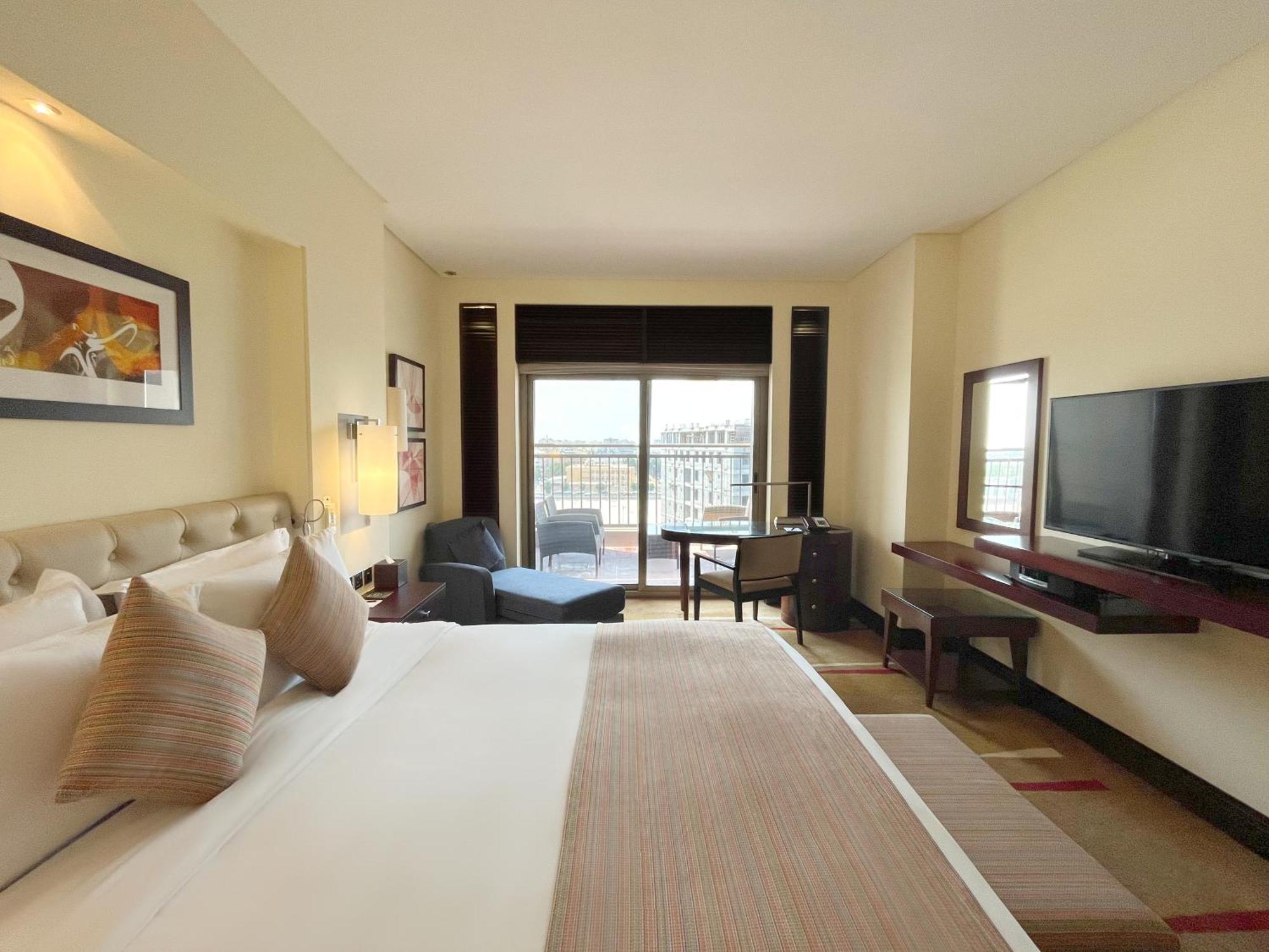 ホテル ソフィテル アル コバール ザ コーニッシュ アル・コバール エクステリア 写真 A room at the hotel