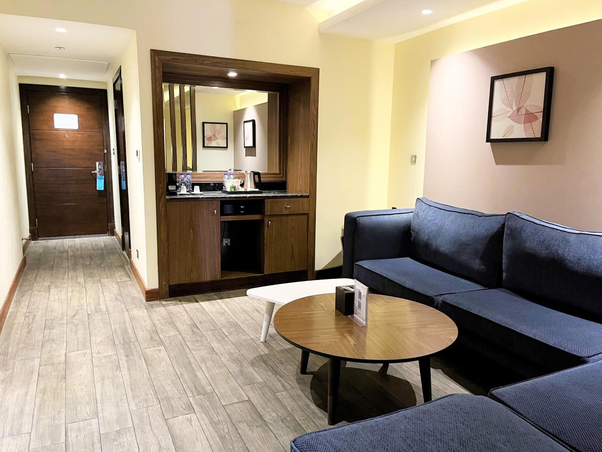 ホテル ソフィテル アル コバール ザ コーニッシュ アル・コバール エクステリア 写真 A suite at the hotel