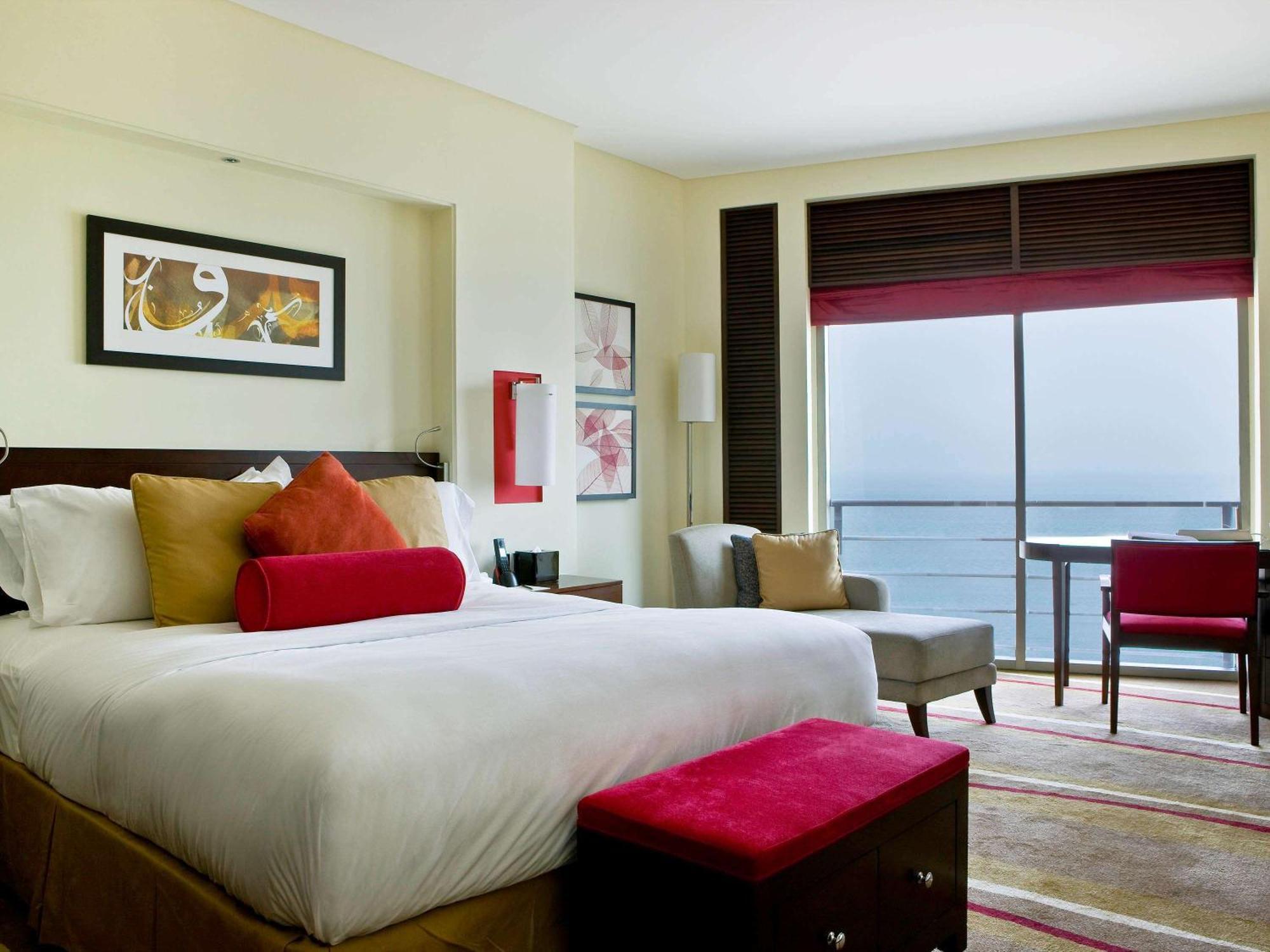 ホテル ソフィテル アル コバール ザ コーニッシュ アル・コバール エクステリア 写真 A guest room at the hotel