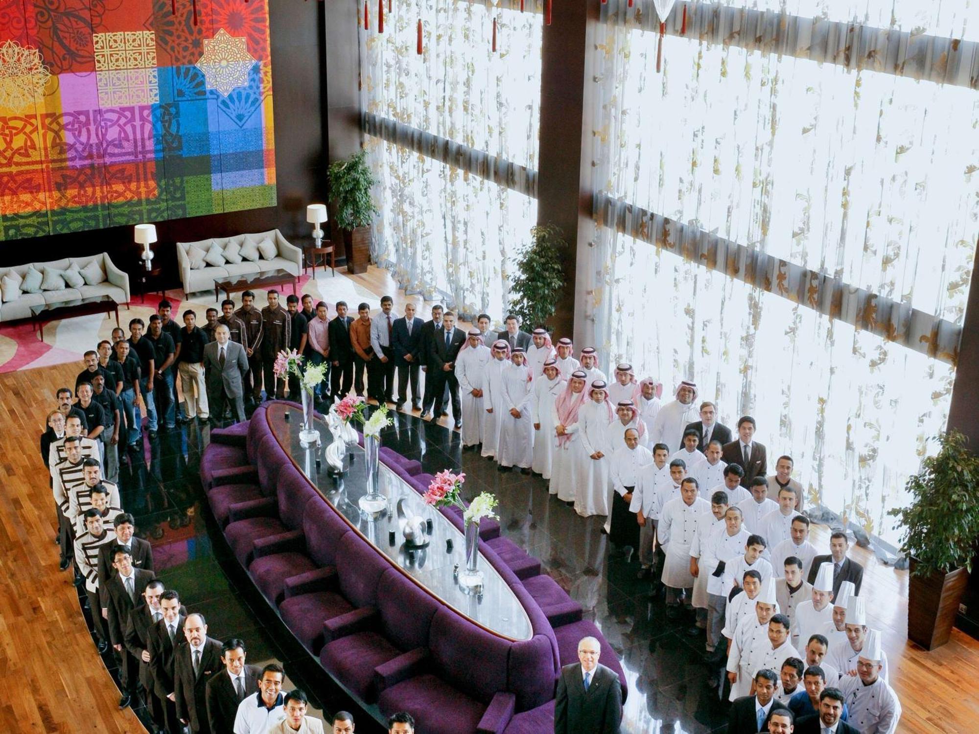 ホテル ソフィテル アル コバール ザ コーニッシュ アル・コバール エクステリア 写真 The staff of the Ritz-Carlton, DIFC, Dubai