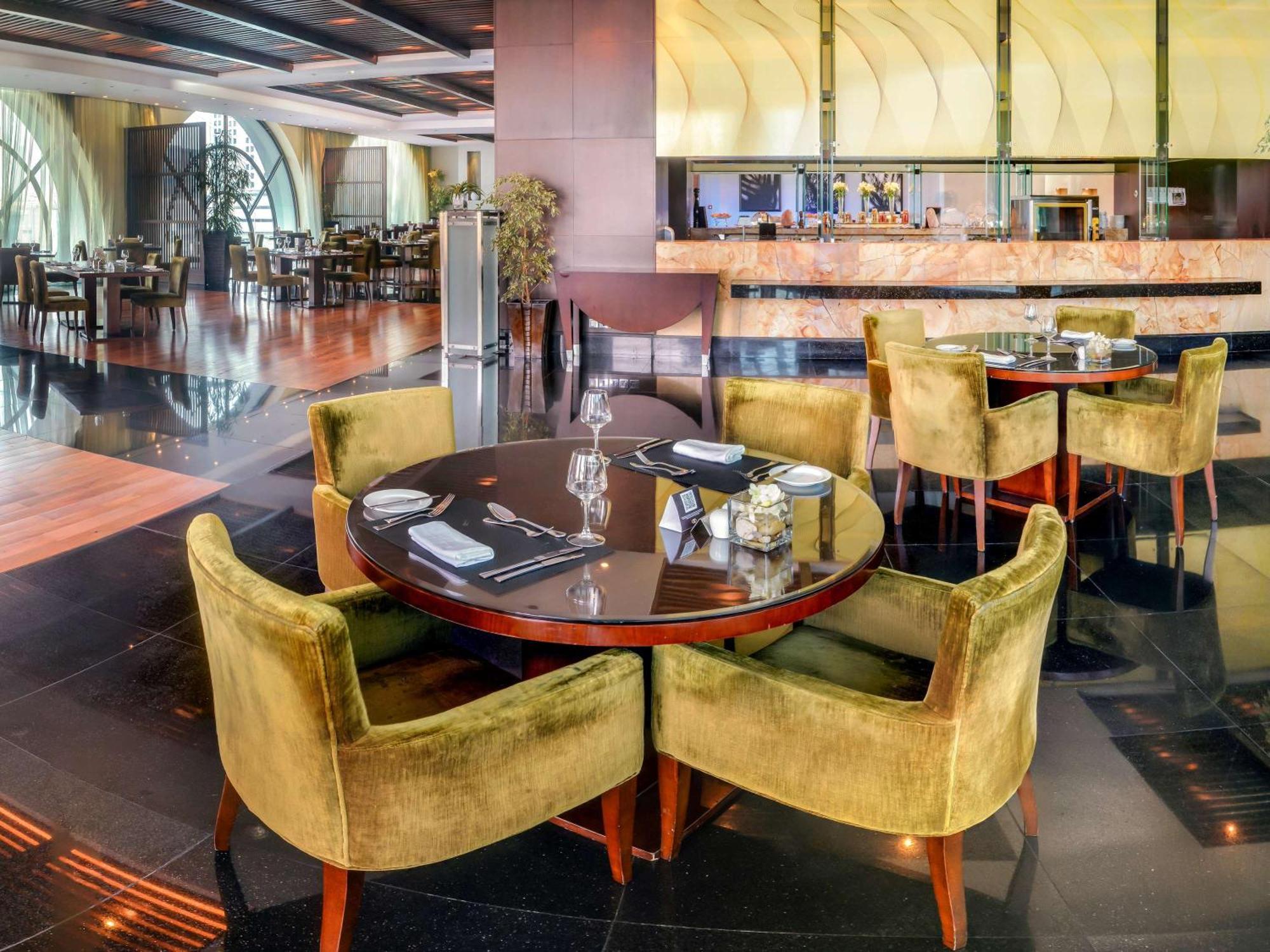 ホテル ソフィテル アル コバール ザ コーニッシュ アル・コバール エクステリア 写真 The restaurant